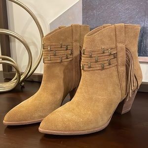 New- Frye Women's Reed Showdown Stud Ankle Boot, Brandy, size 9.